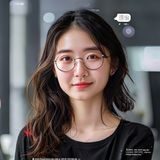 日韩在线用户体验设计师张晓彤，负责多端界面设计，充满创意活力的年轻女性设计师